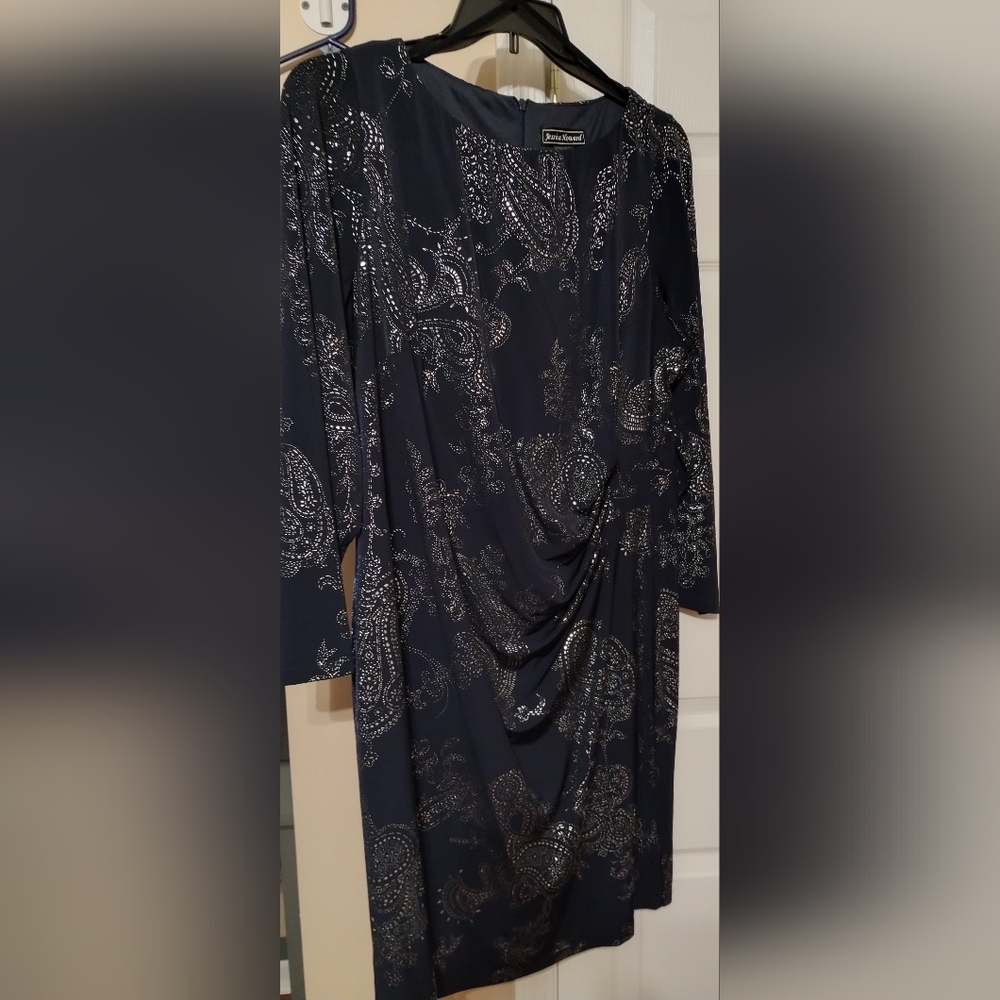 Jessica Howard Navy/silver paisley dress